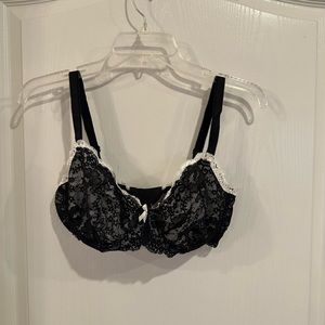 Victoria’s Secret dream angels Unlined Demi underwire bra 36DD. Black & white